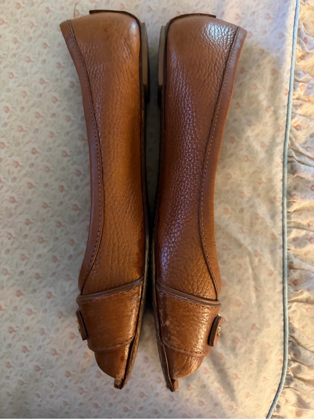 Tory Burch Cognac Leather Peep-Toe Flats with Gold Logo - Picture 6 of 6